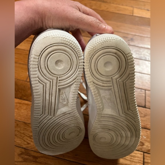 Nike Air Force 1 White Sneakers, Size 8. Excellent pre-owned condition. No box. - Picture 9 of 13